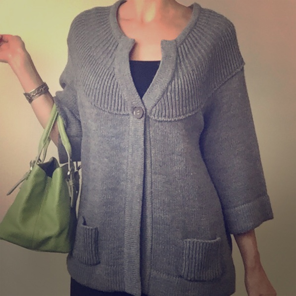 ♦️ Buy 2 Get 1 free! 3/4 Sleeve Knit Gray Cardigan EUC Large